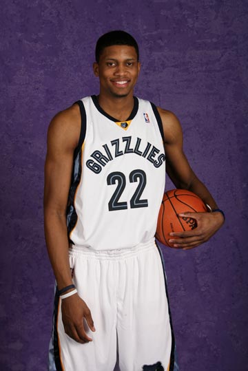 凭借绝对的 凭借绝对的