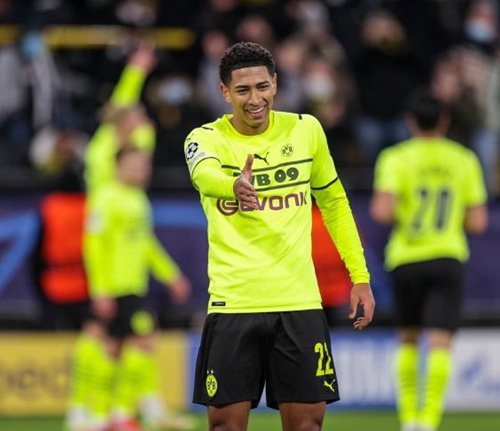 F1中国大奖赛：汉密尔顿获冲刺赛第一名.